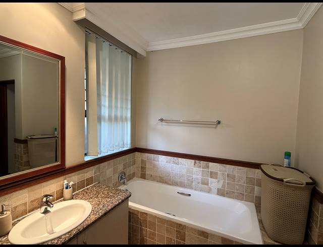 2 BEDROOM APARTMENT FOR SALE IN NEWLANDS